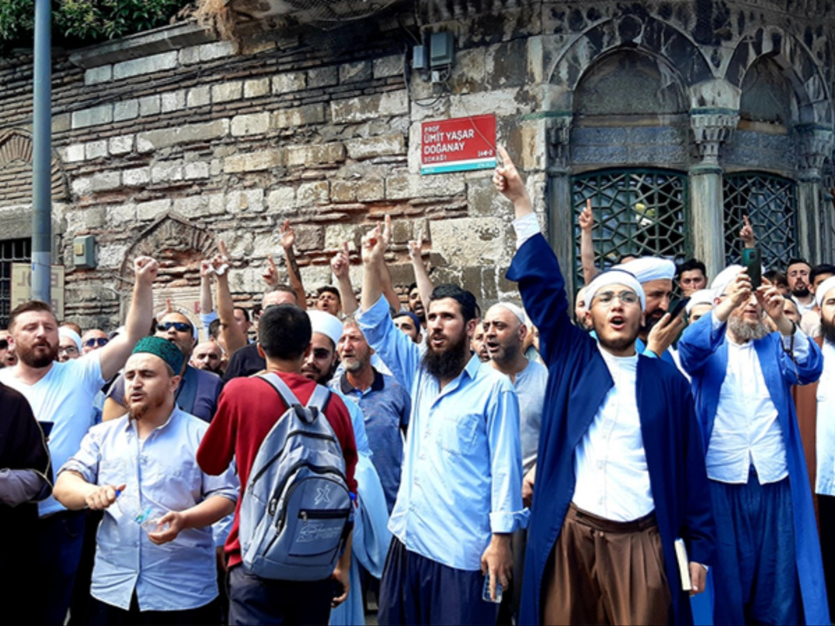 Devlet tehlikenin farkında ama harekete geçmiyor: Şeriat çağrısı yapan yapılar Diyanet raporunda