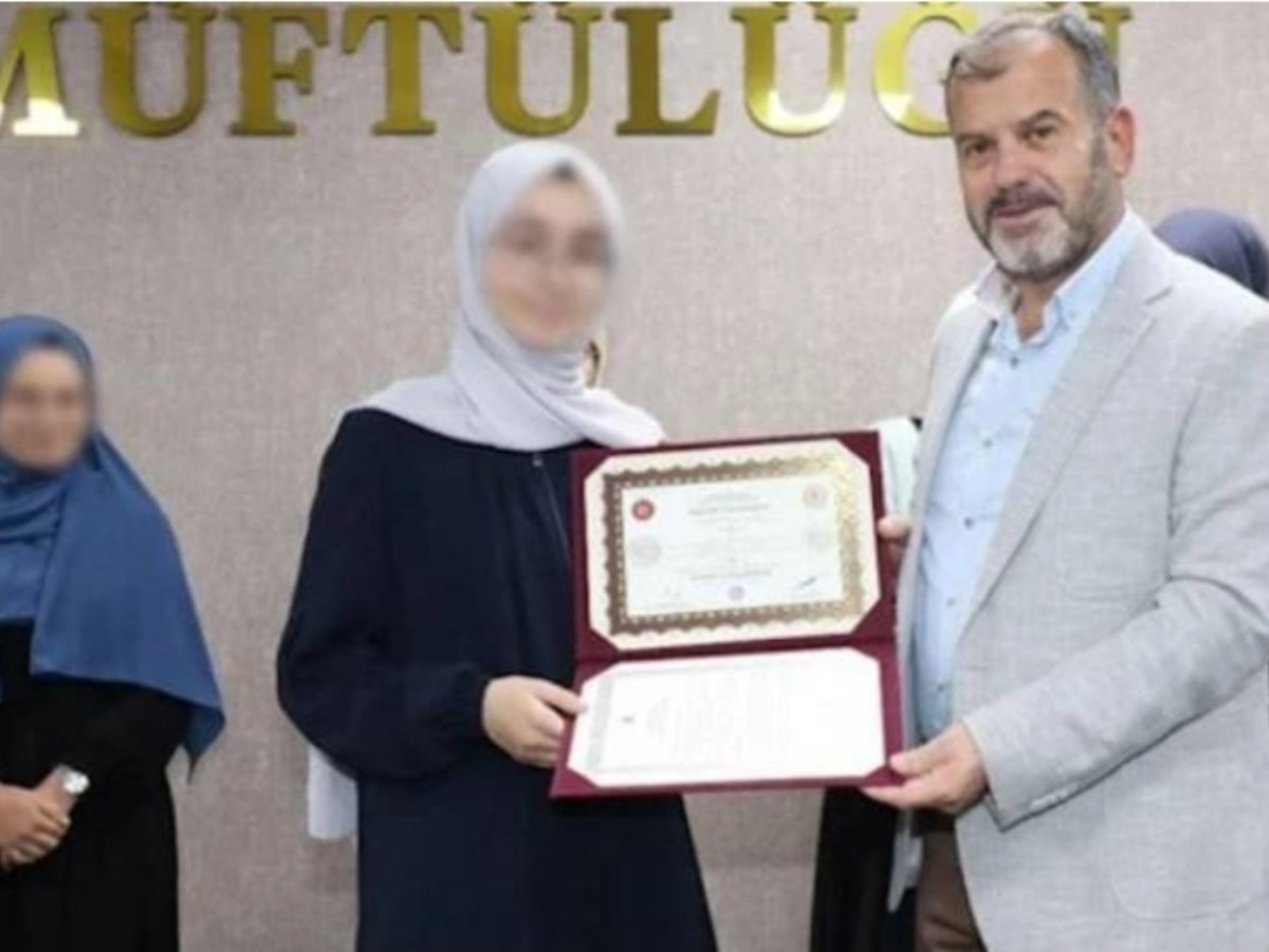 Diyanet hafızlık diploması alan kadınların yüzlerini sansürledi