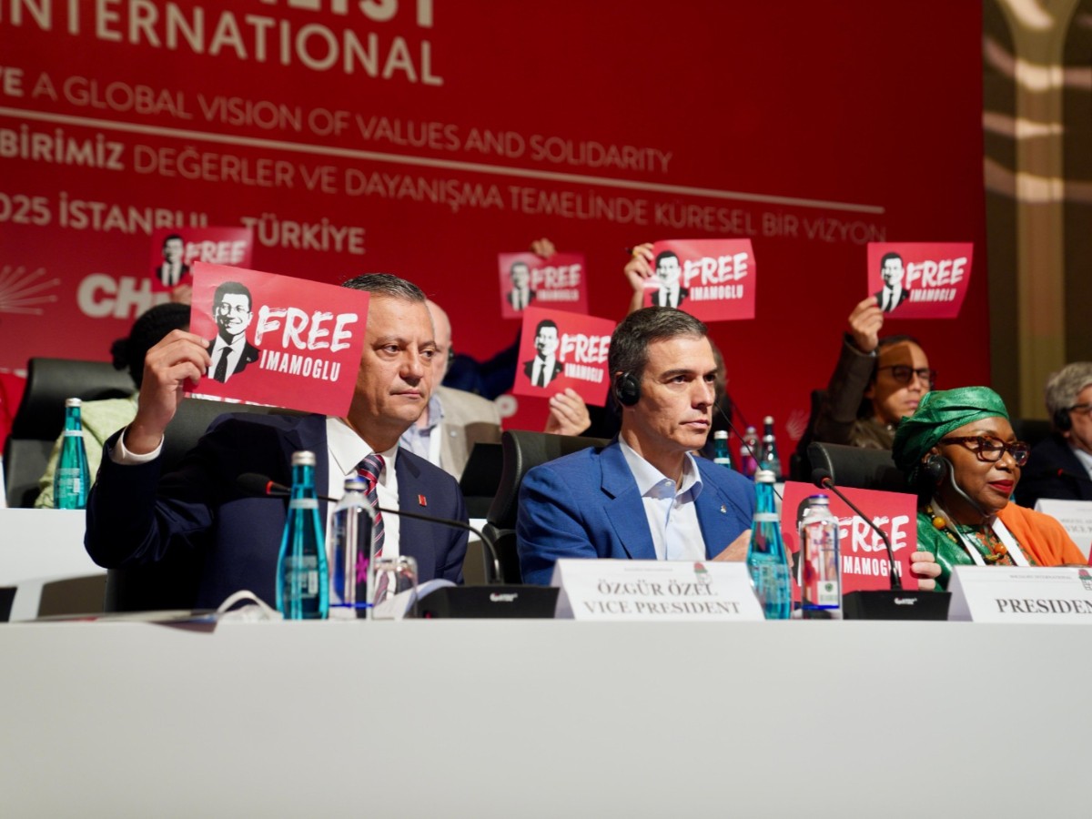 Sosyalist Enternasyonal toplantısında CHP'nin konuğu olan İspanya Başbakanı Sanchez İmamoğlu'nun adını bile anmadı