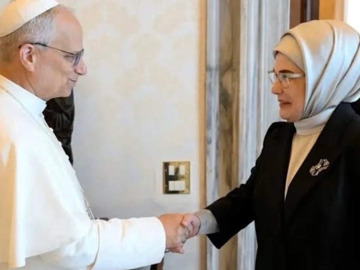 Vatikan'da tarihi buluşma: Emine Erdoğan Papa ile ne görüştü?