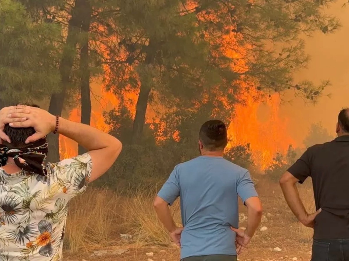 Antalya’da Aksu, Manavgat, Muratpaşa’da orman yangını büyüyor: Alevler evlere sıçradı