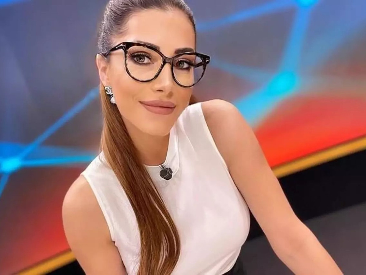 Ela Rümeysa Cebeci’den Mehmet Akif Ersoy fotoğrafı iddialarına canlı yayın yanıtı