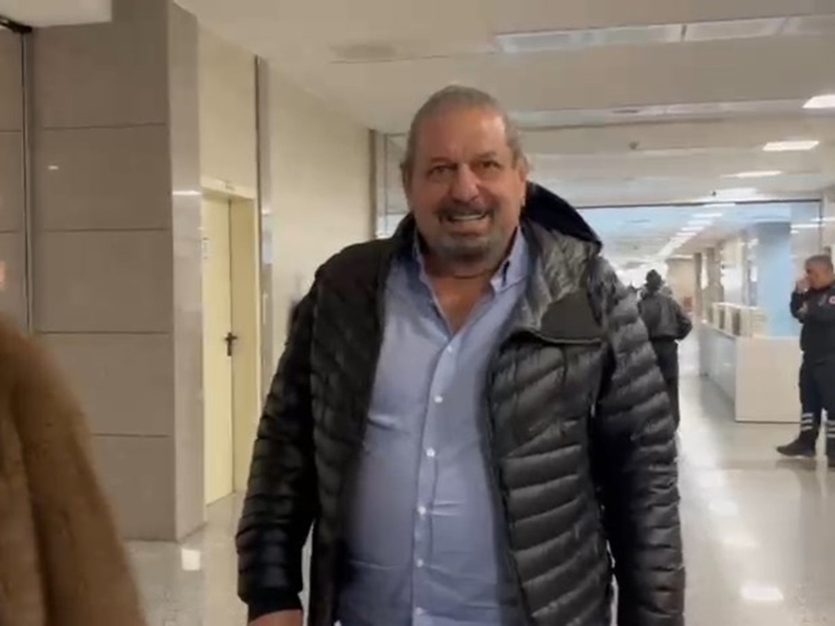 Sözcü TV spor yorumcusu Erman Toroğlu ifade verdi, yurt dışı yasağıyla serbest bırakıldı