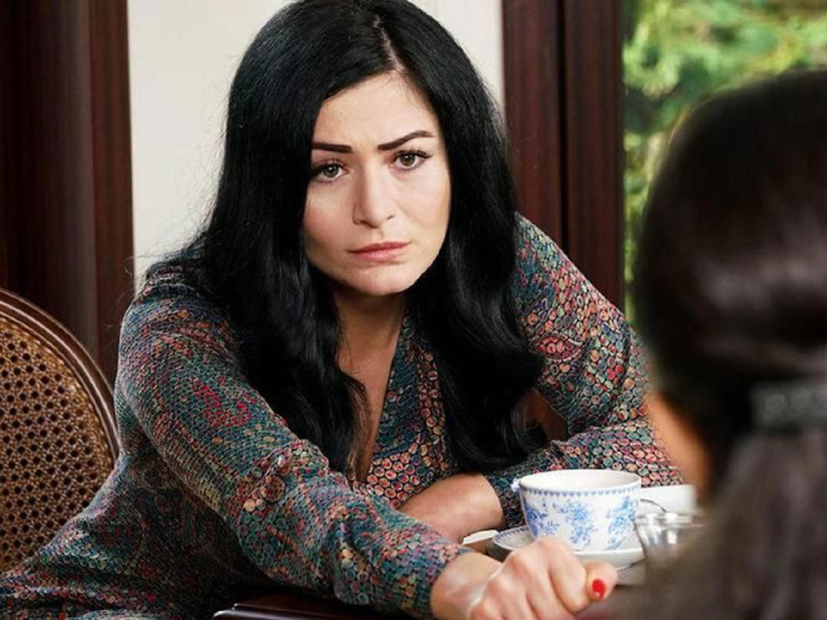 Deniz Çakır'dan dizi yapımcılarına tepki: Kadın oyuncuların raf ömrü mü var?
