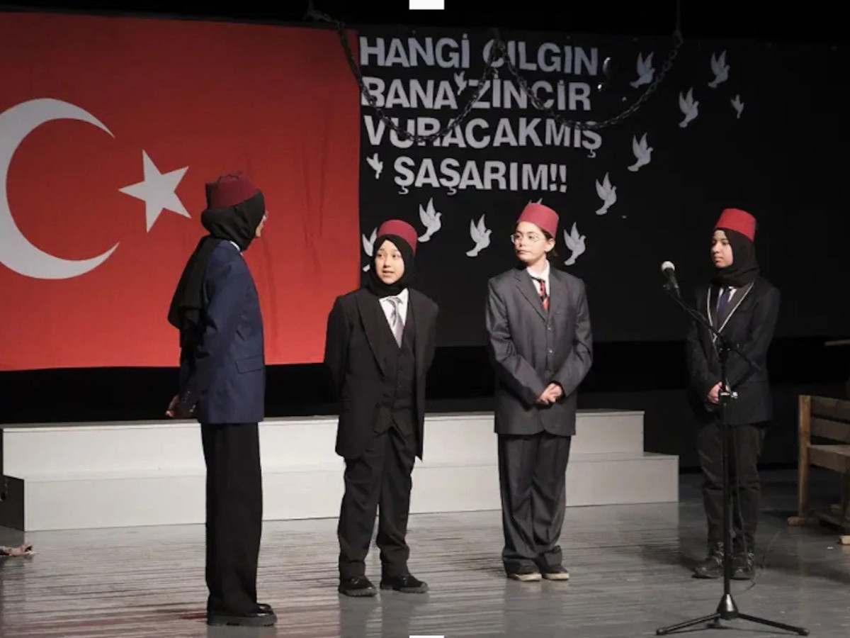 Ahmet Hakan İstiklal Marşını Arapça okuyanları savundu: İngilizce olsaydı...