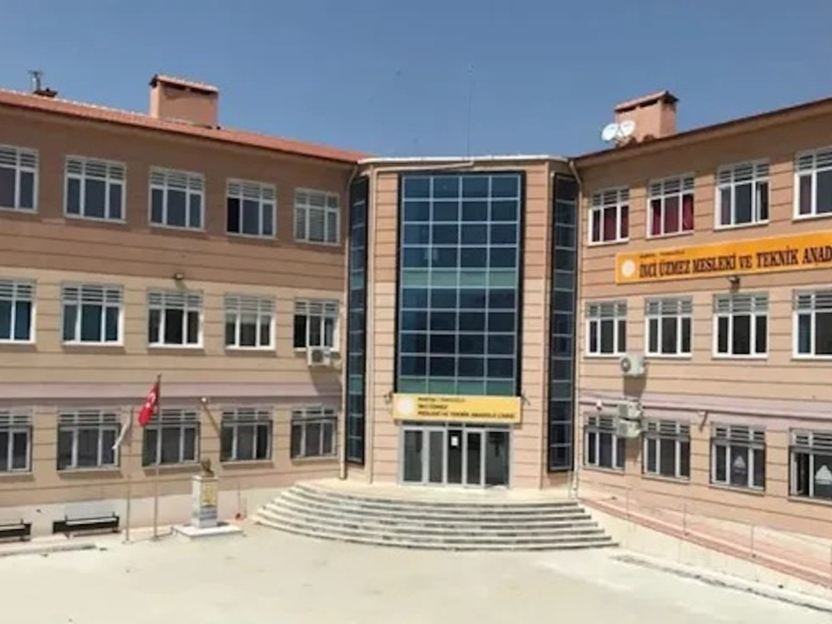 Manisa’da öğretmenden derste Atatürk’e hakaret iddiası: 11 öğrenci şikayetçi oldu