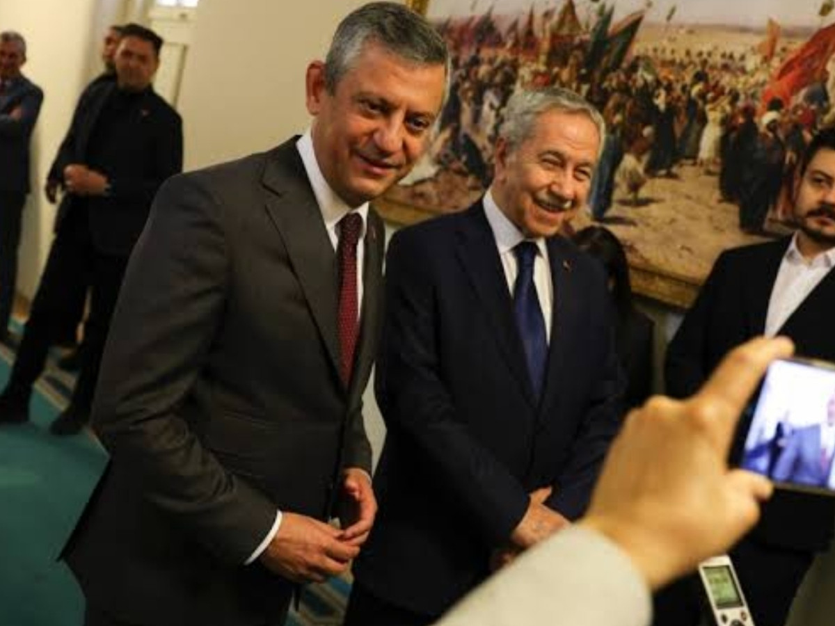 Özgür Özel ve Arınç görüşmesinde İmamoğlu'na yakın Gökhan Günaydın dışarı çıkarıldı iddiası