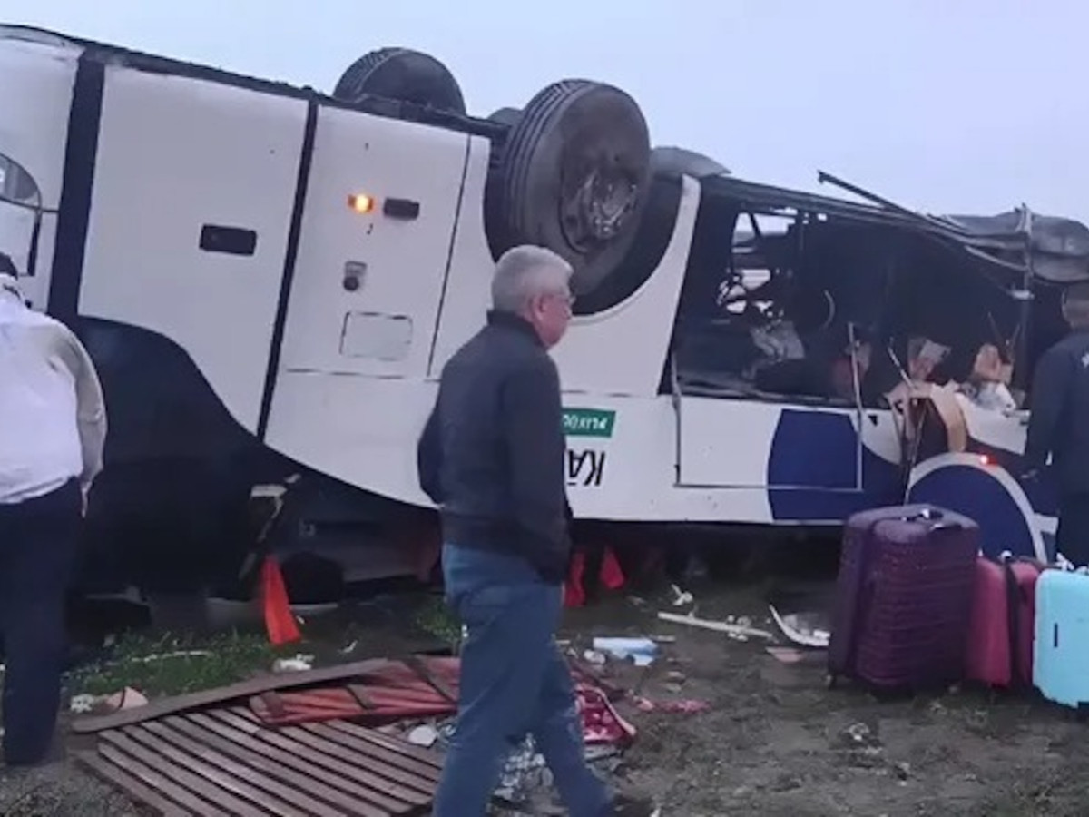 Bayram sabahı facia: Yolcu otobüsü devrildi, ölü ve yaralılar var