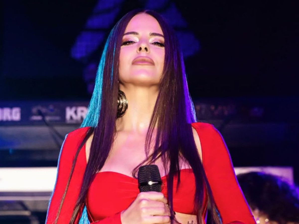 Pop müziğin yıldızı Simge Sağın, ödül sonrası gözaltına alındı