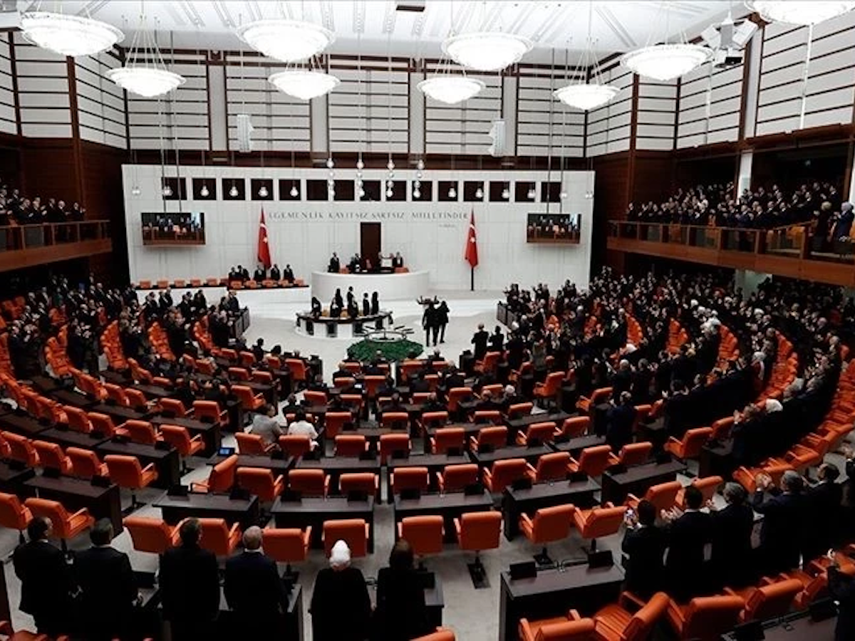 TBMM’de kabul edildi: Doğum izni 24 haftaya çıktı, sosyal medyaya 15 yaş sınırı geldi