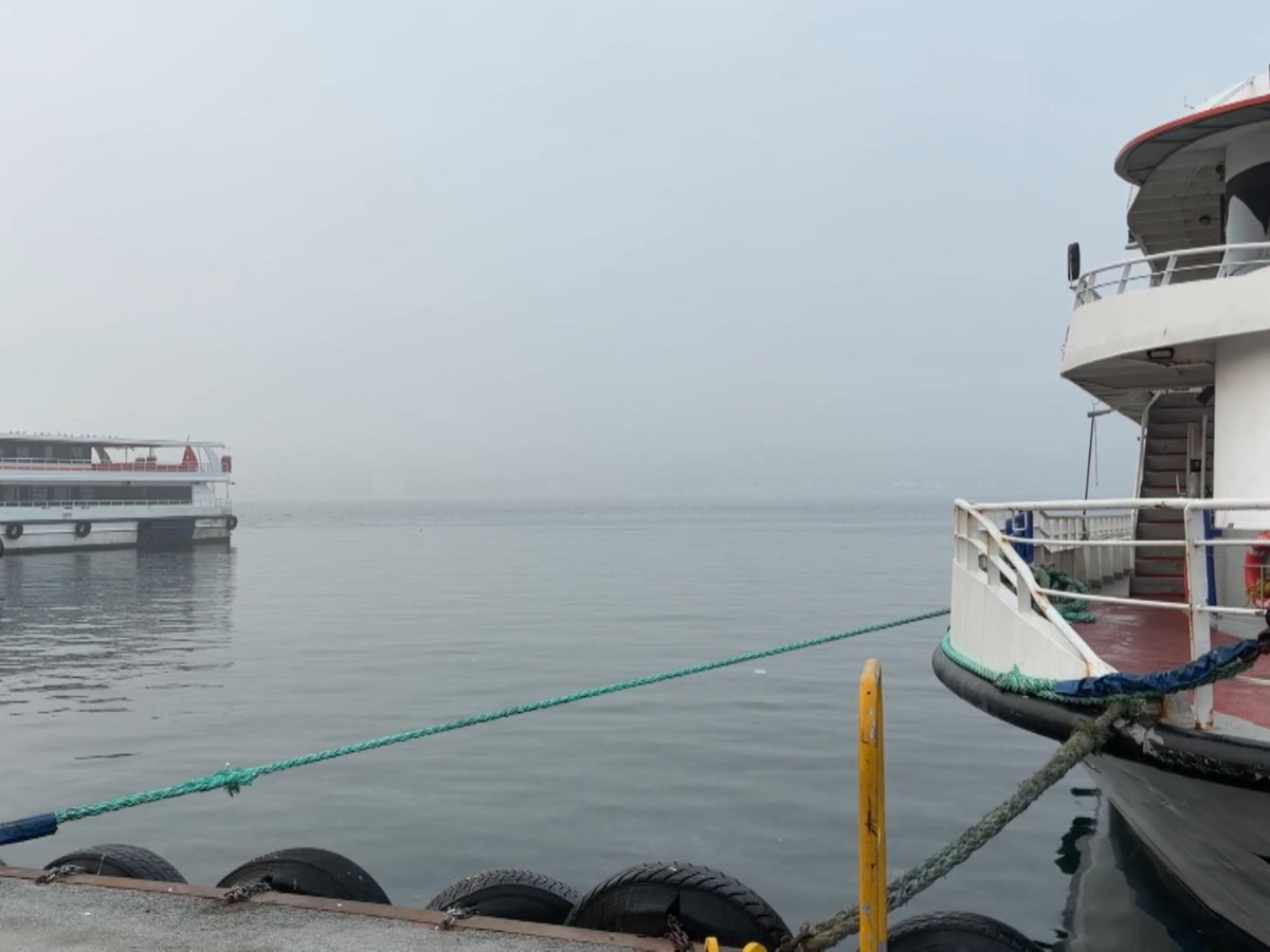 İstanbul'u sis kapladı: Boğazda gemi trafiği askıya alındı