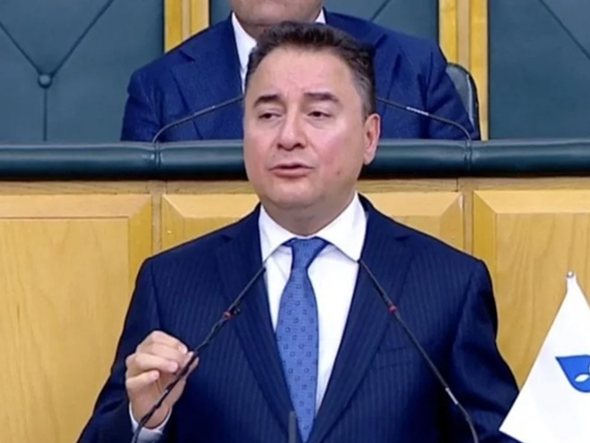 Ali Babacan az kalsın... Pazarcının ağzındaki dişleri anlatırken dili sürçtü