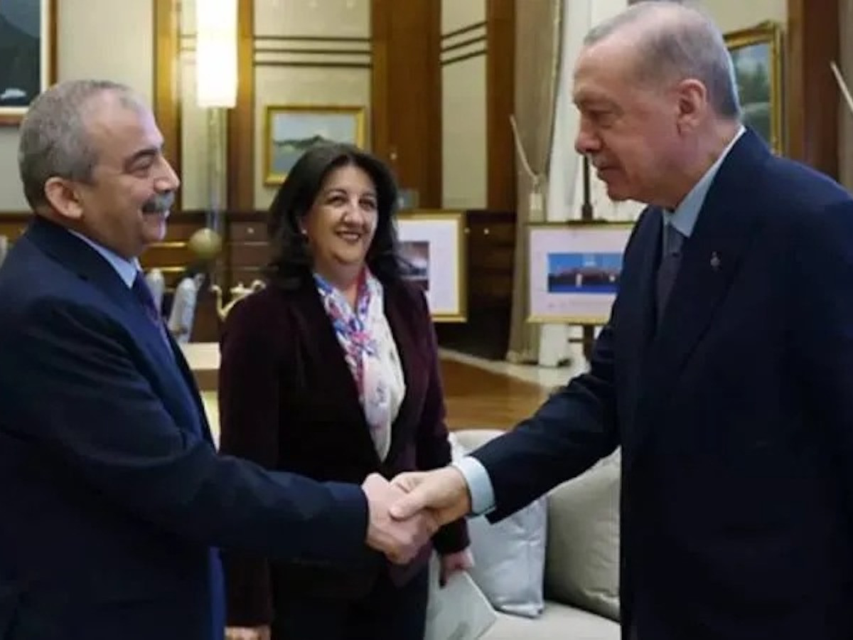 Yıllar sonra ortaya çıktı: Erdoğan elini masaya vurunca Sırrı Süreyya Önder ne yaptı?