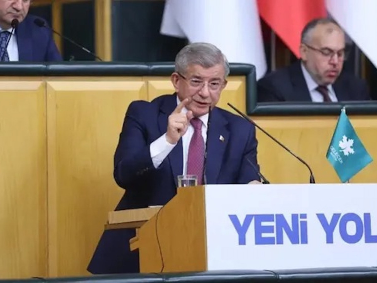 Ahmet Davutoğlu: Türkiye’yi 10 yıl geriye götüren üçlü bir çete var