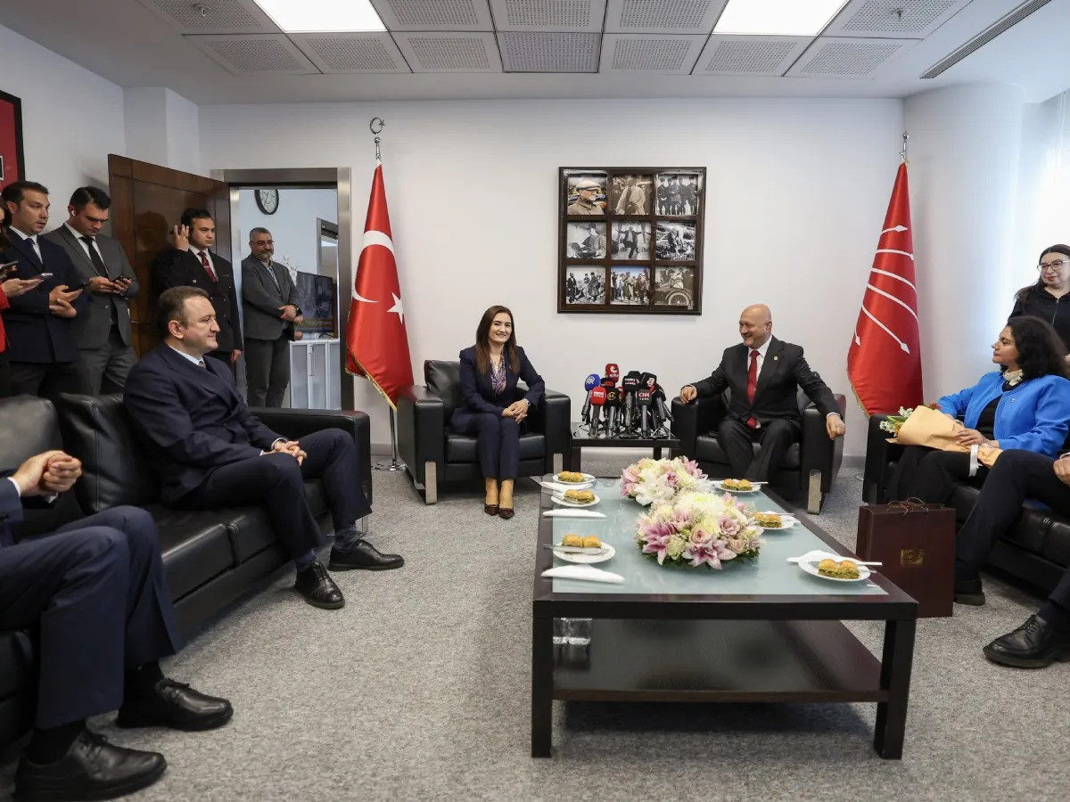 İki yıl sonra AKP'den CHP'ye bayram ziyareti: Ülkenin refahı için aynı masada  oturabiliriz
