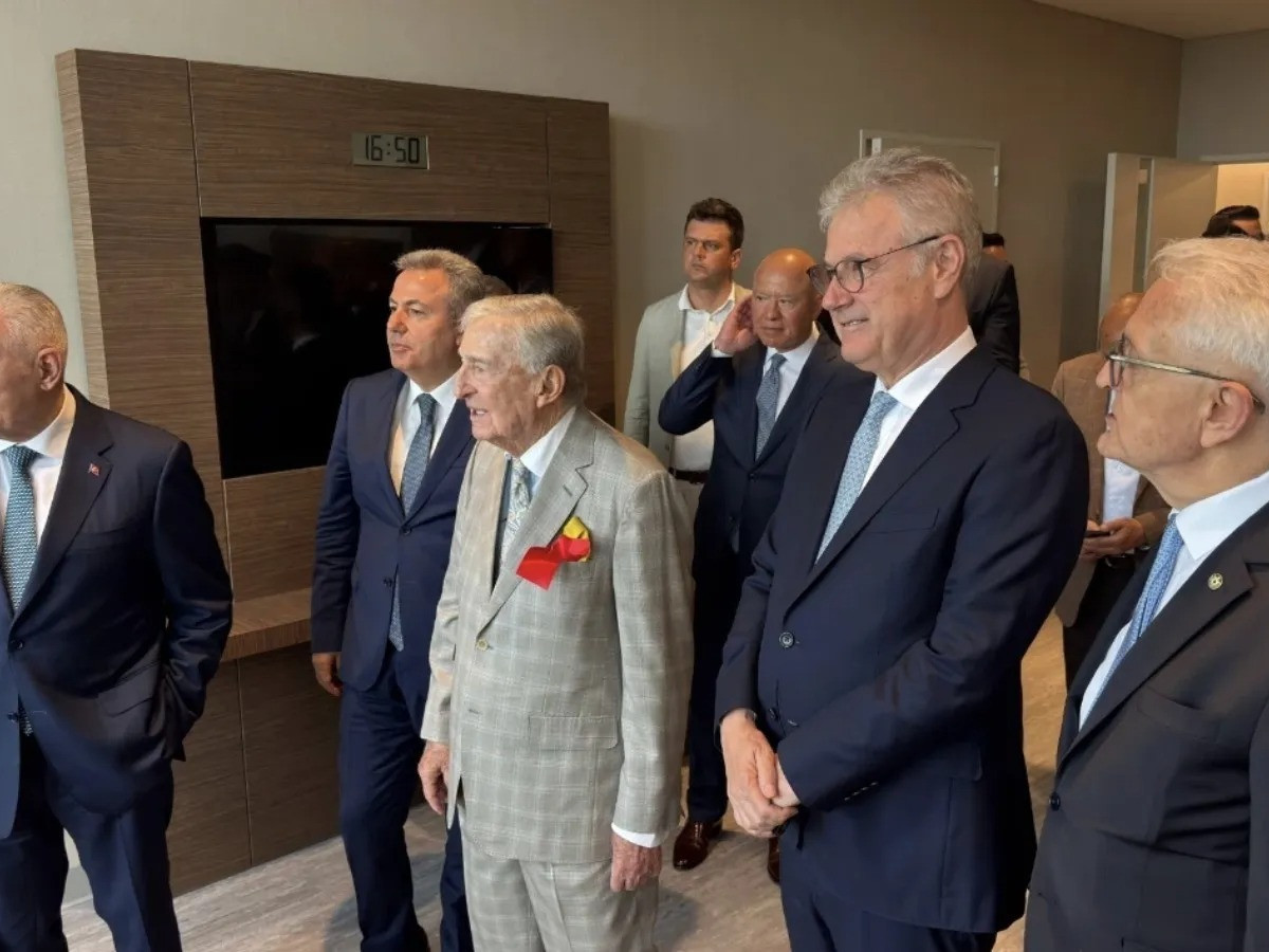 Nevşin Mengü'den Binali Yıldırım yorumu: AKP'li olmanın bazı avantajları var