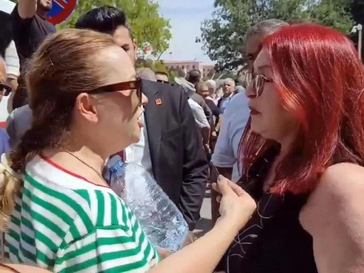CHP'li iki kadın arasında gerilim kameralara yansıdı: Küfürler havada uçuştu