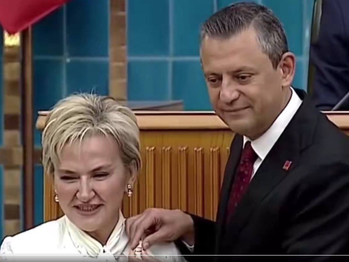 Rozetini Özgür Özel takmıştı: İyi Parti'den transfer Nimet Özdemir CHP'den apar topar istifa etti