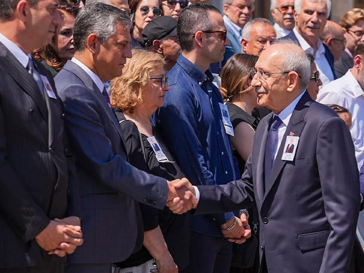 Butlan kararı sonrası ilk temas: Kemal Kılıçdaroğlu ve Özgür Özel tokalaştı