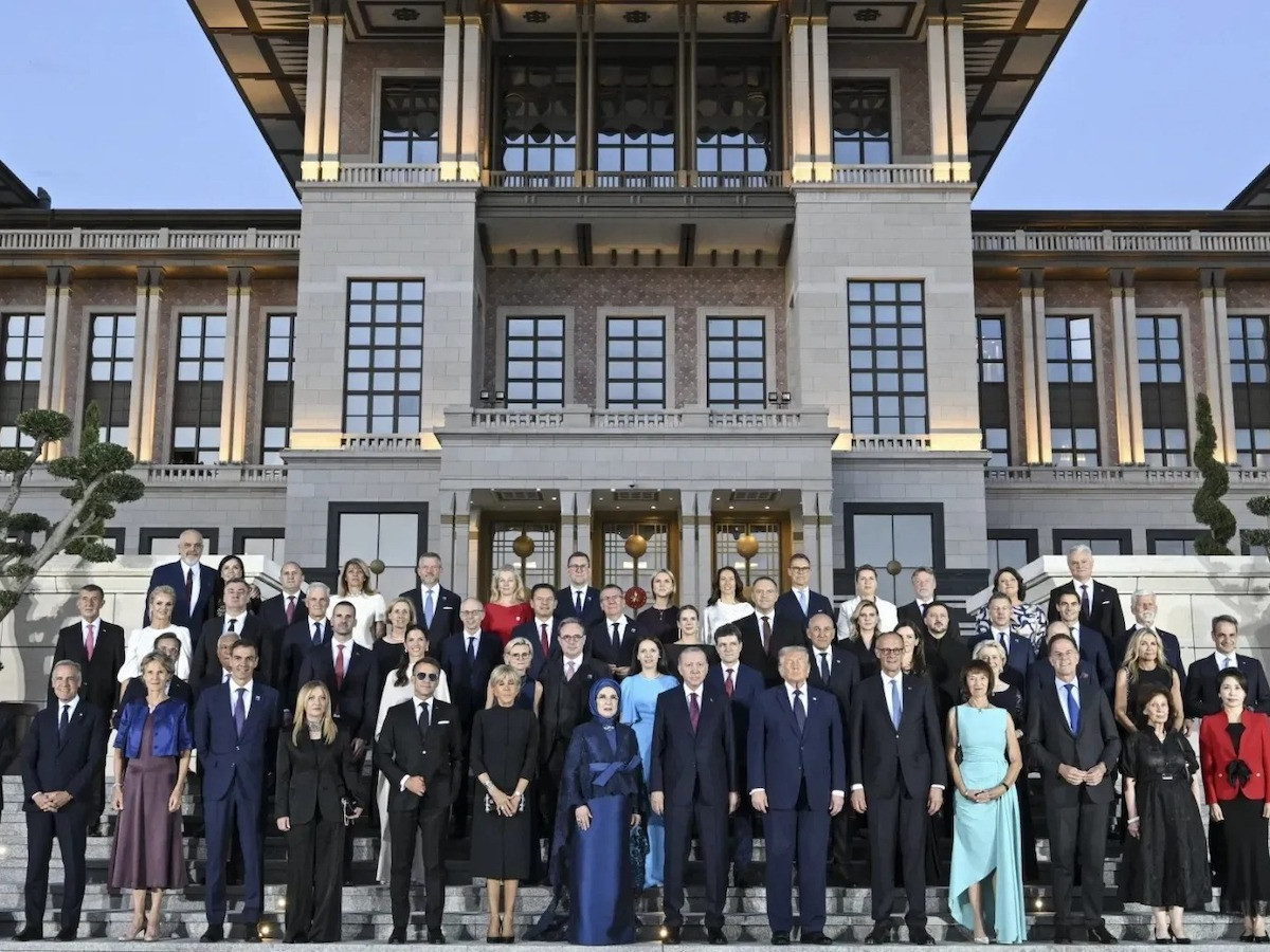 İngiliz basını iddia etti: Starmer, Erdoğan'ın hediye ettiği silahı yanında götürmedi