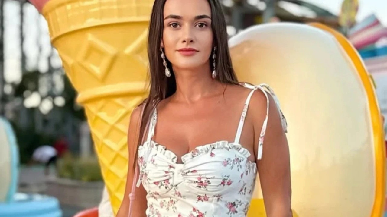 Hande File Hande Soral’ın gala tarzı olay oldu! Transparan pantolonu beğenilmedi