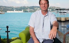 Havuzlu sitede 10 bin TL'ye oturuyor! Elektriği, suyu kesildi ama evden çıkmıyor