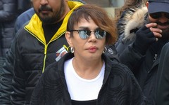 Sırrı Süreyya Önder'in ölümüyle sarsılan Sezen Aksu saçlarını kısacık kesti