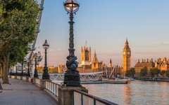 Turan Çömez sordu ; Çok sayıda AKP’linin nedir bu Londra merakı?