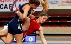 Yobaz Akit yazarı kadın güreşçilerden tahrik oldu