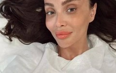 Özge Ulusoy ödül verirken dolandırıcılıkla suçlandı; Şirketimizi dolandıran kadından ödül almak ...