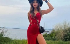 Zeynep Alkan Dekolteli Pozuyla Mest Etti
