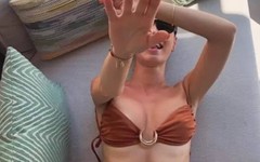 Aile'nin yıldızı Yüsra Geyik'in tatil pozlarına beğeni yağdı