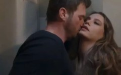 Uçak tuvaletinde sevişme sahnesi sosyal medyayı salladı