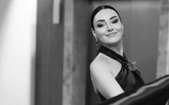 Ünlü Türk halk müziği sanatçısı Sevcan Orhan sahnede fenalaştı