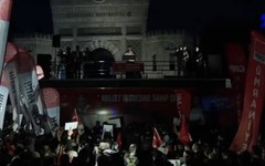 CHP'nin Beyazıt mitinginde meydan ışıkları neden karartıldı? Özgür Özel ne dedi?