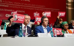 Sosyalist Enternasyonal toplantısında CHP'nin konuğu İspanya Başbakanı İmamoğlu'nun adını anmadı