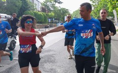 Özgür Özel Kadıköy Halk Koşusu’na katıldı: 10 kilometreyi 59 dakikada tamamladı,