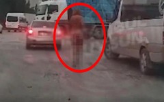 İstanbul’da bir kadın sokakta çırılçıplak yürüdü