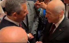 Bahçeli ve Özgür Özel'den aylar sonra samimi poz: Sizi yakından takip ediyorum, çok hareketlisiniz