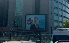 Savcılık İstanbul'un her yerindeki İmamoğlu afişlerini söktürdü Adliyenin önündekini unuttu