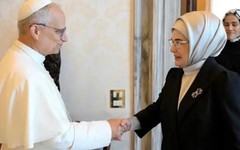 Vatikan'da tarihi buluşma: Emine Erdoğan Papa ile ne görüştü?