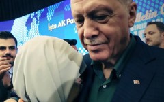 AKP bu fotoğrafı kalp emojisiyle paylaştı: Emine Erdoğan’ın barış gözyaşları