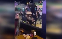 Marmaris’te turistlerle tekmeli yumruklu hesap kavgası: Görüntüleri ortaya çıktı, işletme mühürlendi