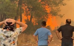 Antalya’da Aksu, Manavgat, Muratpaşa’da orman yangını büyüyor: Alevler evlere sıçradı
