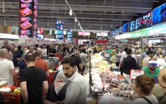 Market açılışında 2 paket makarna için 8 saat market sırasında beklediler