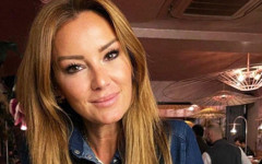 Pınar Altuğ, GQ Ödül Töreni’nde derin göğüs dekoltesiyle dikkat çekti