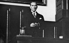 Atatürk'e sarhoş, kadın düşkünü diyen öğretmen beraat etti