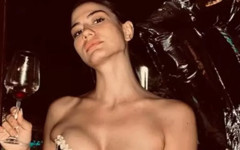 Ünlü oyuncu Demet Özdemir’in yeni pozları gündem oldu