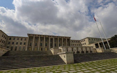 Meclis'te saat şatafatı: AKP'li vekil bütçe görüşmelerine 9 milyonluk saatiyle katıldı!