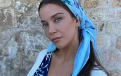 Yaren Güldiken’den iddialı ceket pozu! İçine hiçbir şey giymedi